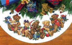 dim-christmas-bears-tree-skirt