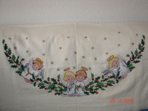 Gzina -Holly angel tree skirt